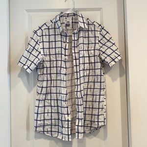 Short sleeve causal button down shirt